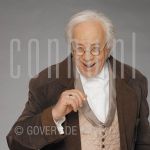 23-03-2004 Schudden tot het sneeuwt, Bram van der Vlugt alias Moto Rolie, at studio in Amsterdam.

[keywords]Posed, Half Length, Eyecontact, Smiling[/keywords]